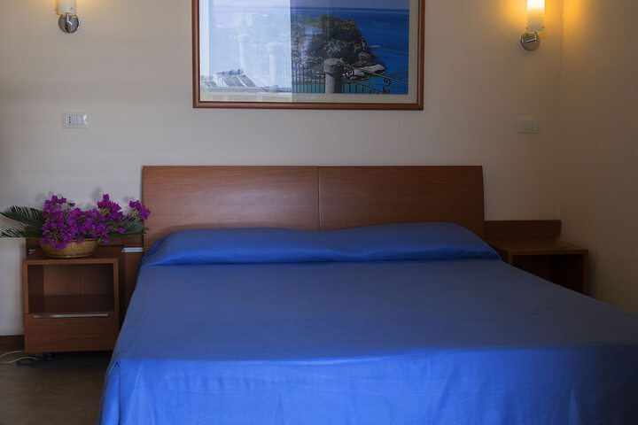 Room 7 of 37