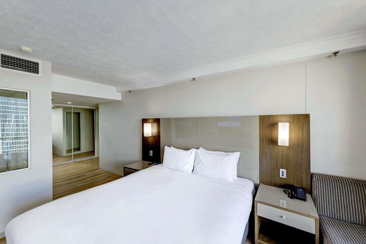 Room 51 of 125