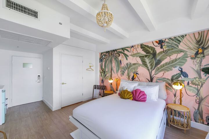 Room 9 of 26