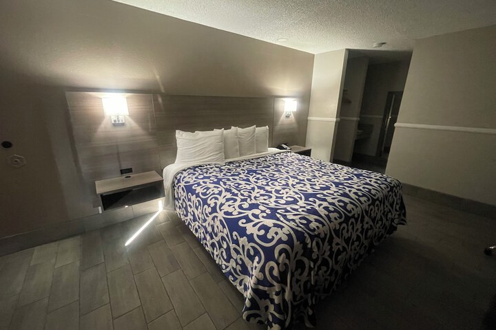 Room 11 of 21