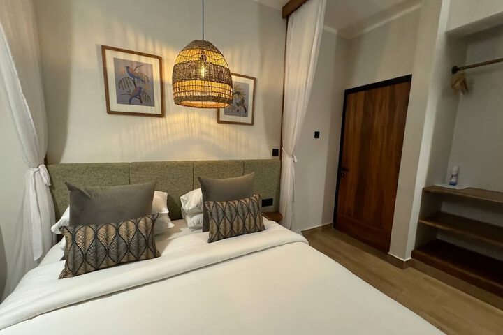 Room 6 of 17