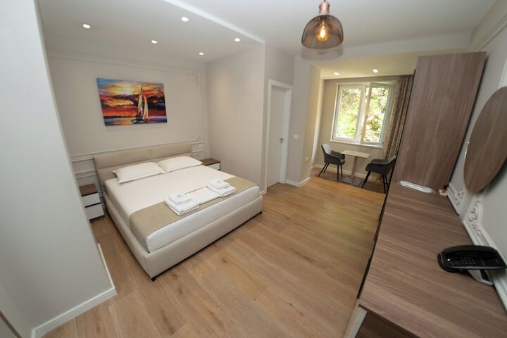 Room 16 of 48