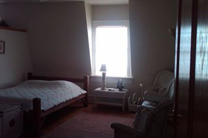 Room 10 of 37