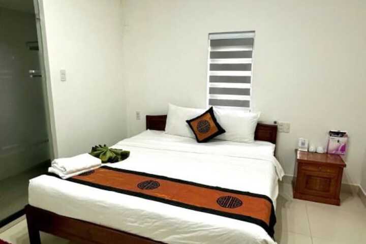 Room 6 of 24