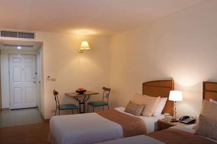 Room 4 of 17