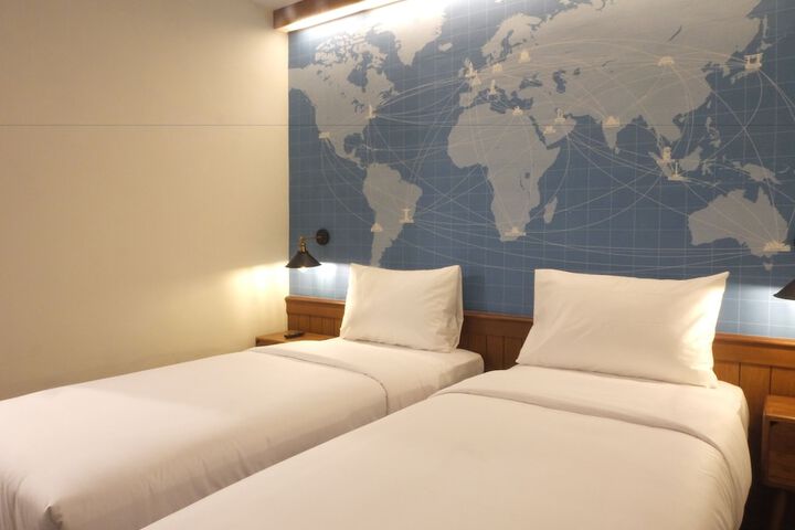 Room 7 of 28