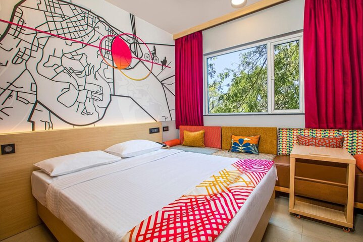 Room 9 of 34