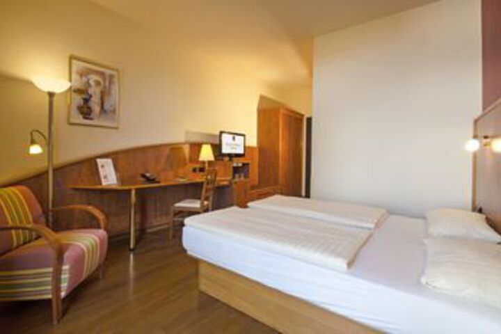 Room 44 of 84