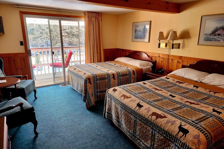 1 Bedroom Deluxe Queen Bed River View (1 of 11)