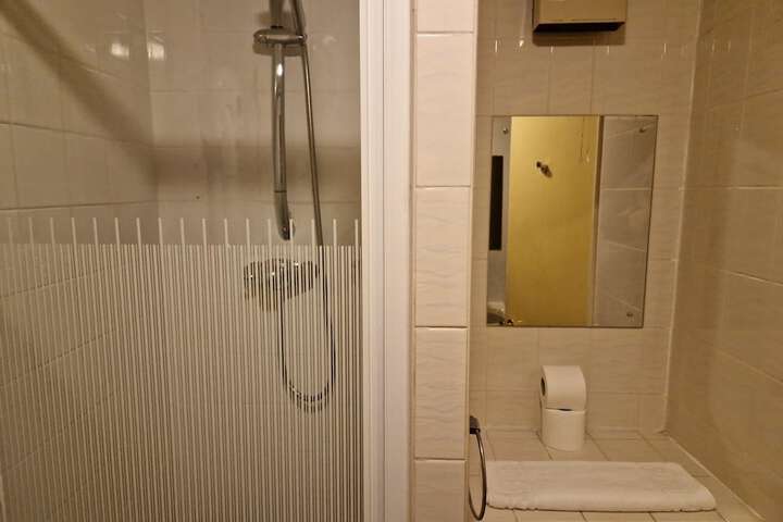 Room 26 of 45