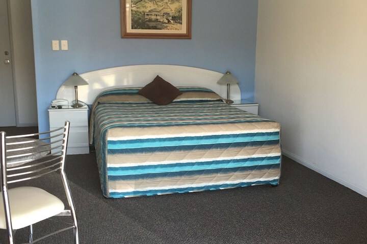 Room 14 of 83