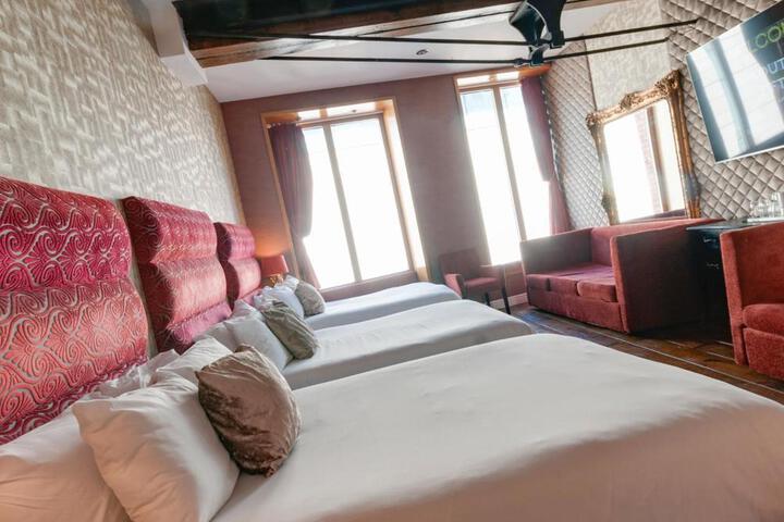 Room 44 of 106