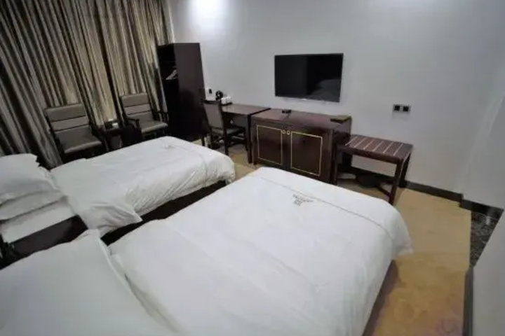 Room 4 of 9