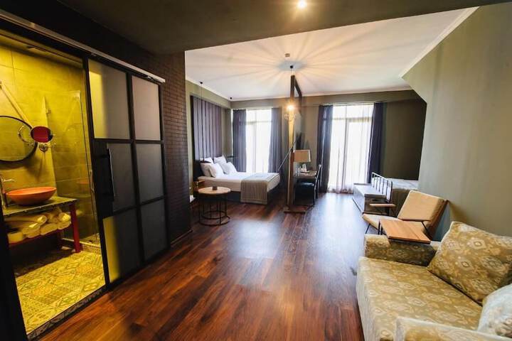 Room 8 of 50