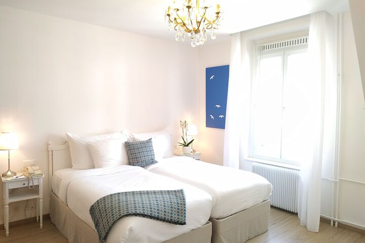 Room 9 of 42