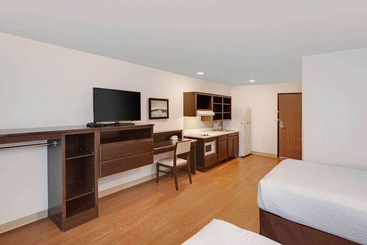 1 Queen Bed (1 of 15)