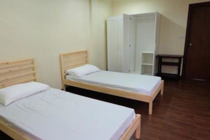 Room 5 of 8