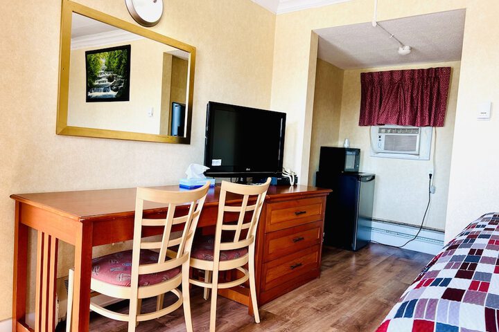 Room 6 of 30