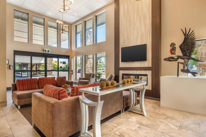 Entrance & Lobby