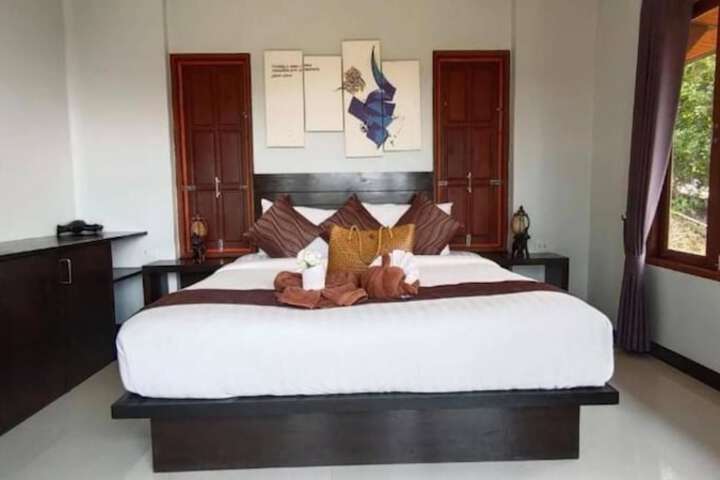 Room 5 of 118