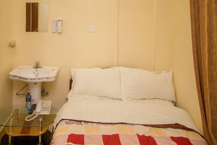 Room 6 of 40