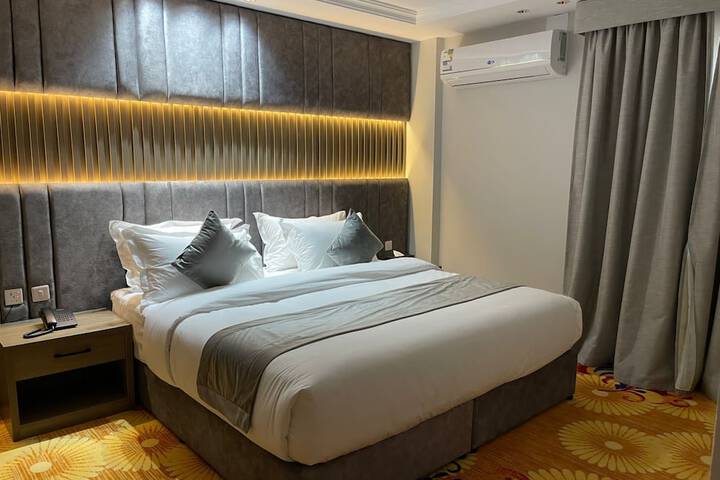Room 33 of 68