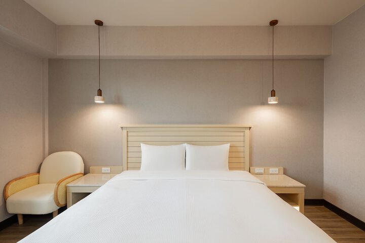 Room 8 of 75