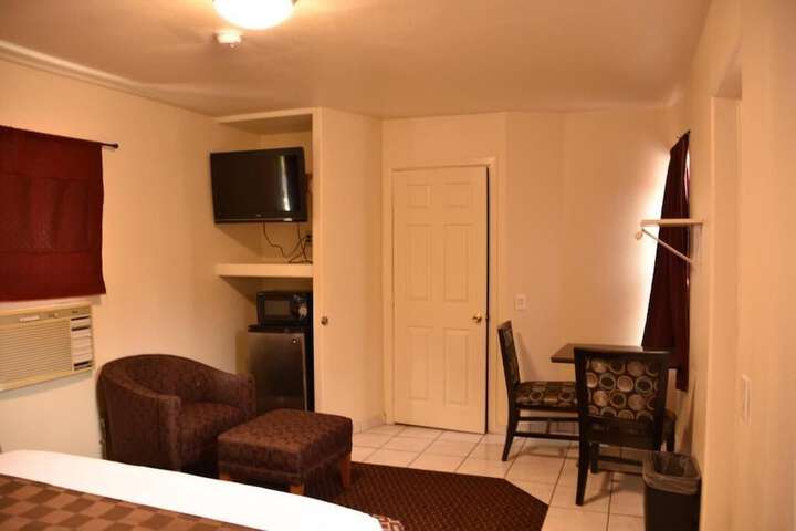 Room 11 of 30