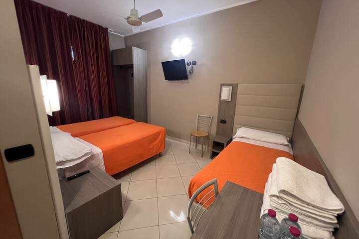 Room 4 of 37