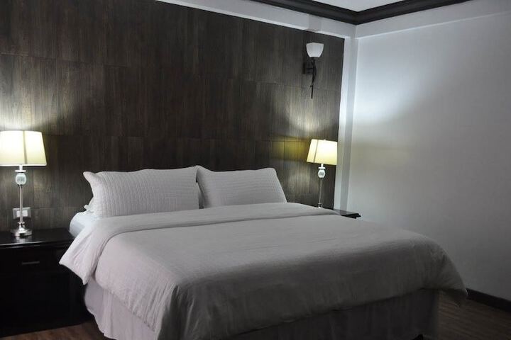 Room 6 of 44
