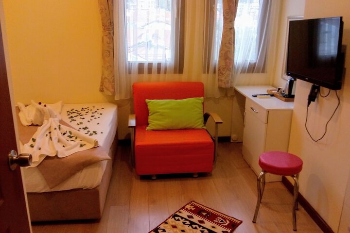 Room 4 of 25