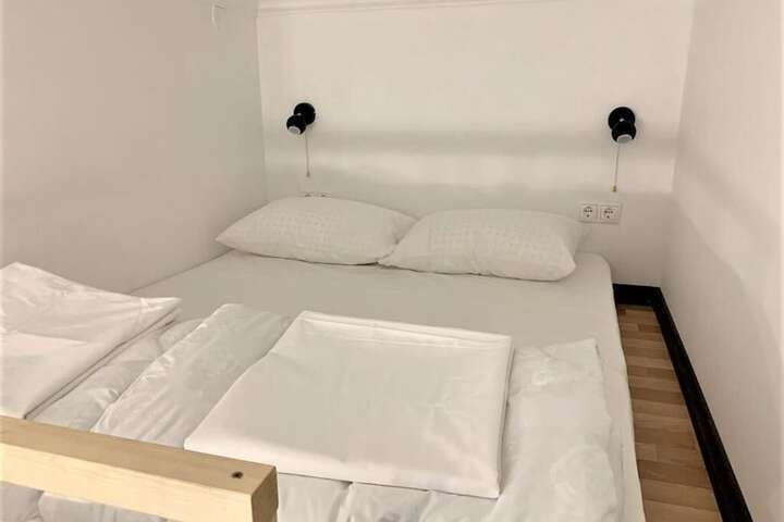 Room 11 of 33