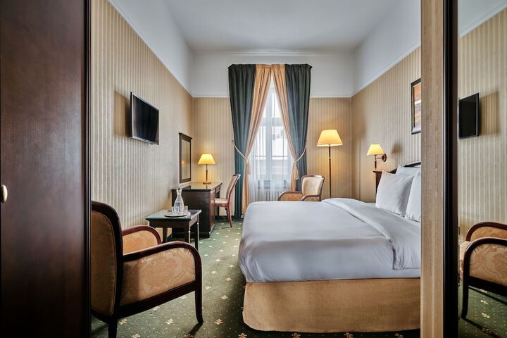 Room 13 of 70