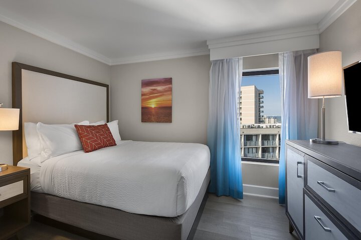 Room 6 of 106