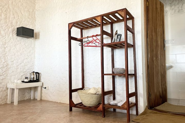 Room 9 of 31