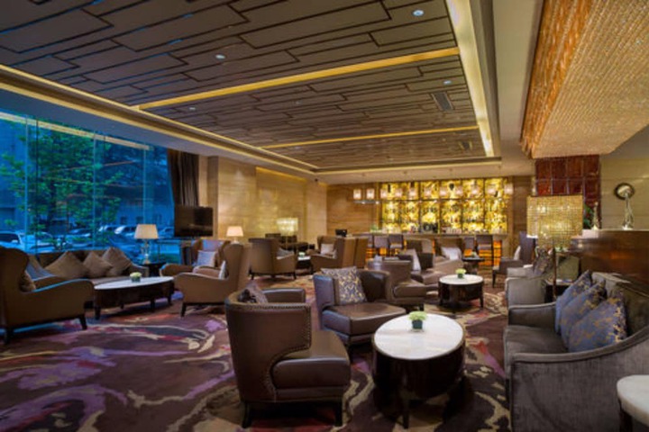 Lounge 21 of 29