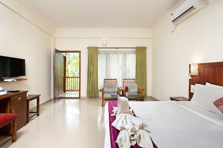 Room 9 of 18