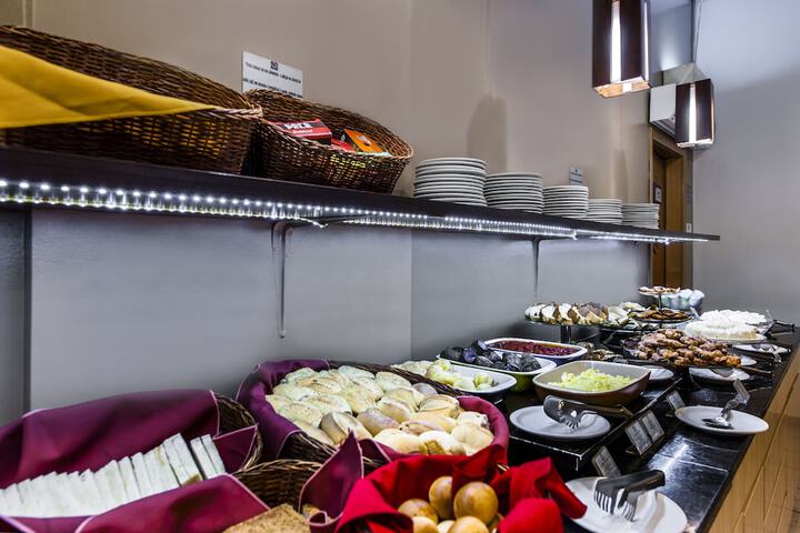 Breakfast/Coffee Service 28 of 38