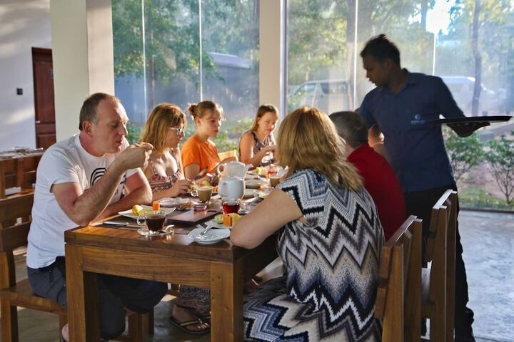 Dining 25 of 36