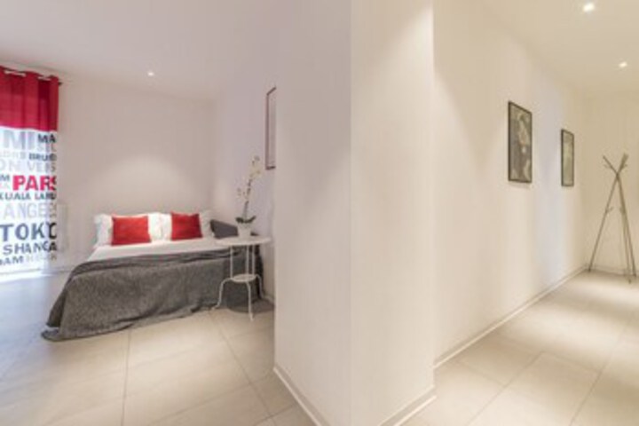 Room 10 of 37