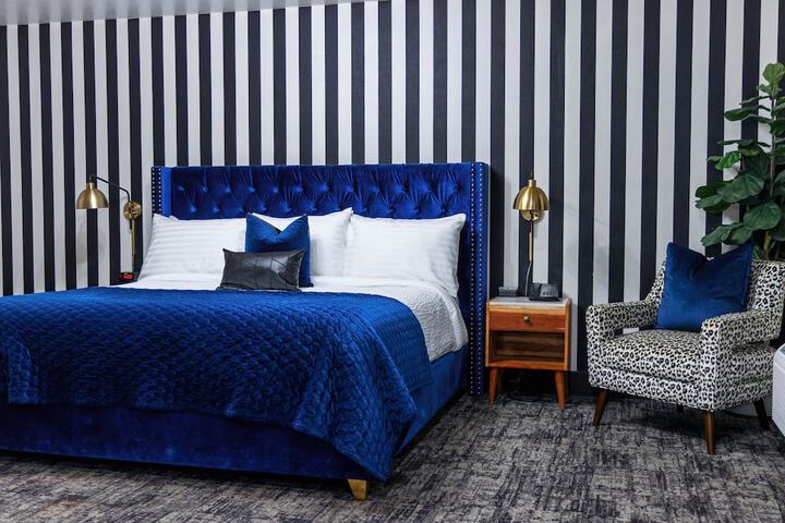 Room 28 of 71