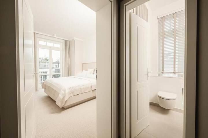 Room 2 of 111