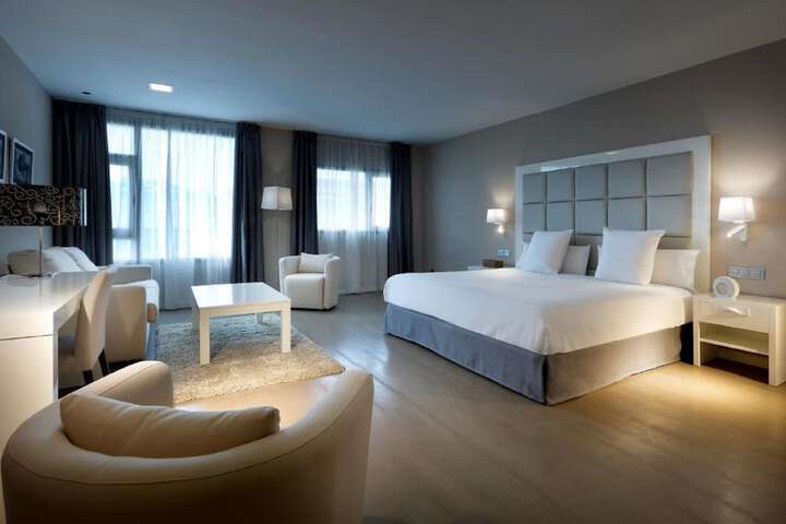 Room 10 of 52