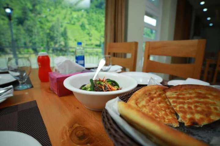 Dining 26 of 35