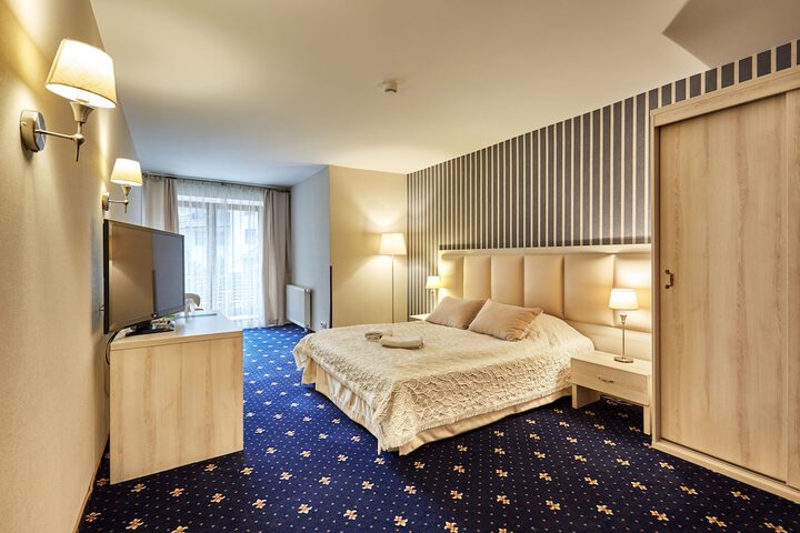 Room 6 of 36
