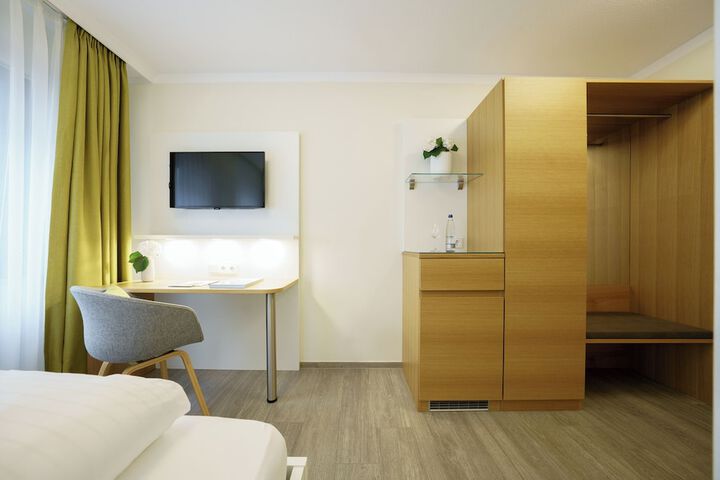 Room 18 of 50