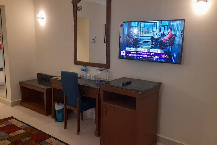 Room 4 of 37
