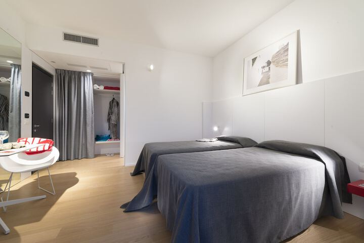 Room 4 of 39