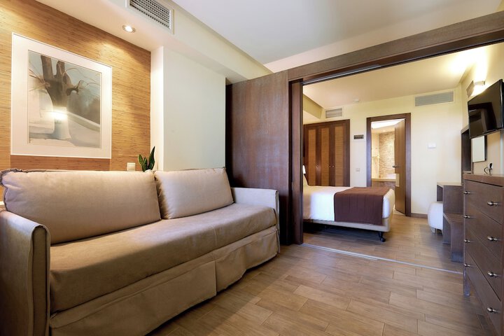Room 26 of 142