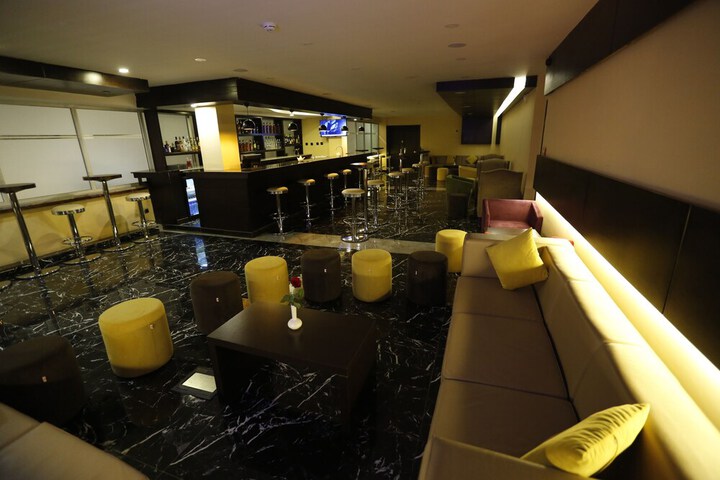 Lounge 57 of 66